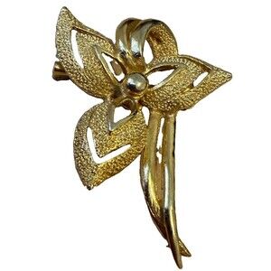 Vintage Gold Tone Textured Flower Brooch Stylized Ribbon Orchid Lily Pin 2"